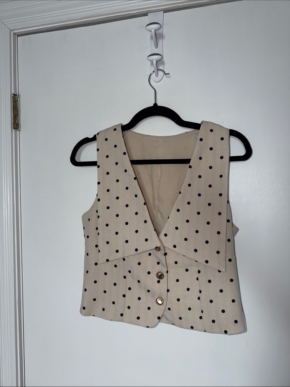 Missguided NWOT- black and cream polka dot top- size m